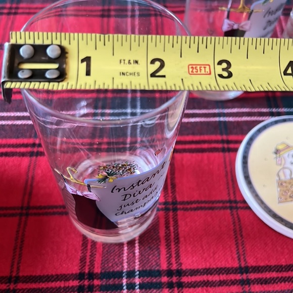 Linda Grayson collection of glasses and coasters - Picture 14 of 14